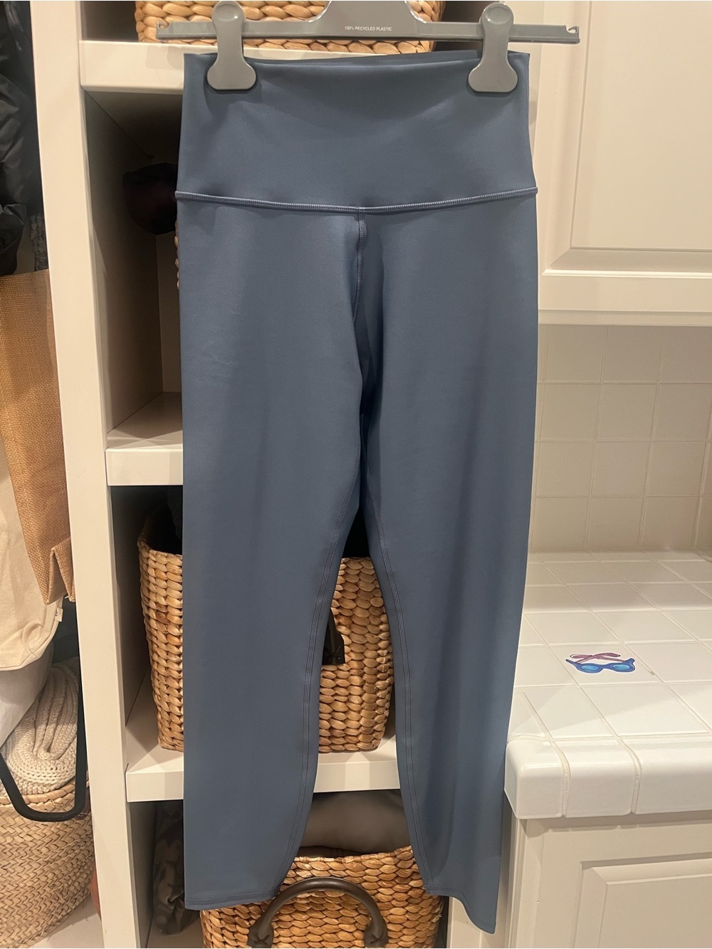 ALO Yoga women’s Slate Blue High-Waist Leggings